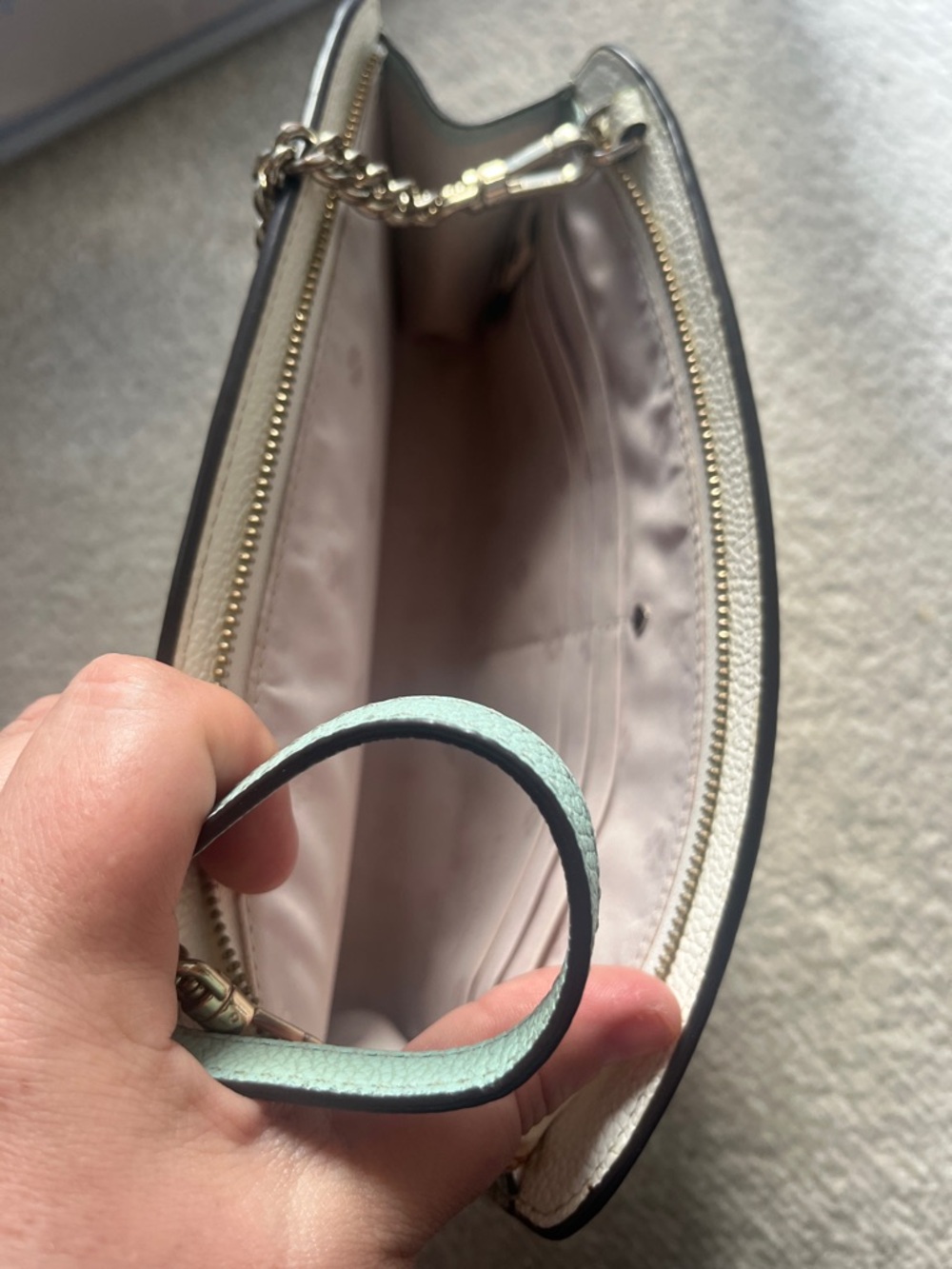 kate spade Two-Tone Pebbled Leather crossbody in Mint and Cream. - Picture 4 of 6
